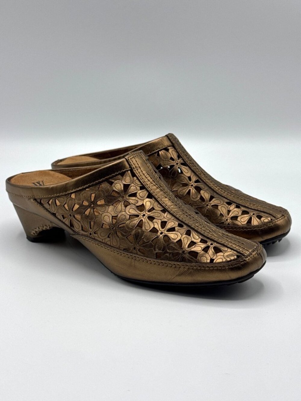 White Mountain Deeka Womens 6M Bronze Leather Floral Cutout Mule Clogs Shoes